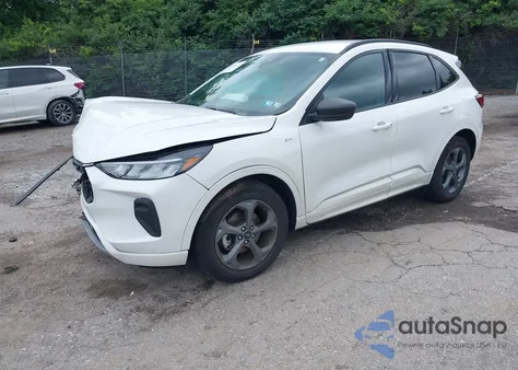 2023 Ford Escape St Line z USA, uszkodzony, nr VIN 1FMCU0MN7PUA72402